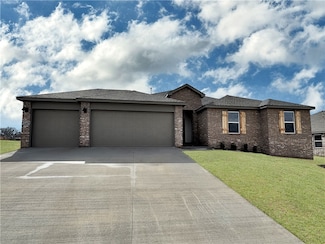 5002 E Sugarloaf St, Siloam Springs, AR 72761