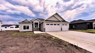4242 Bristlecone Loop S, Fargo, ND 58104