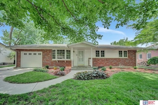 911 Sycamore Dr, Lincoln, NE 68510