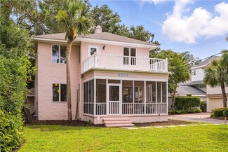 4206 10th St E, St. Simons Island, GA 31522