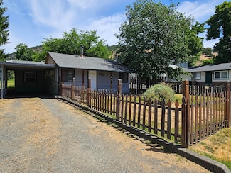2012 NE Fairview Ave, Grants Pass, OR 97526