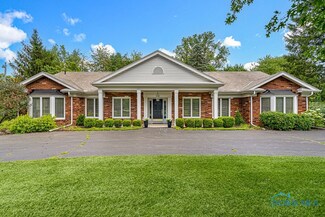 6140 S Chanticleer Dr, Maumee, OH 43537