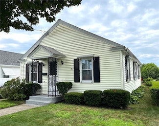 33 Peerless St, Cranston, RI 02910
