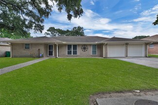2107 Mockingbird St, Baytown, TX 77520