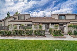 25713 Vista Fairways Dr, Valencia, CA 91355