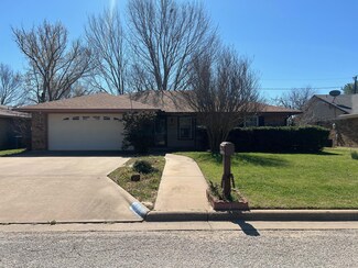 1319 Fairway Dr, Graham, TX 76450