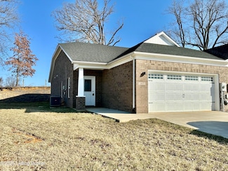 317 Breckinridge Cir, Radcliff, KY 40160