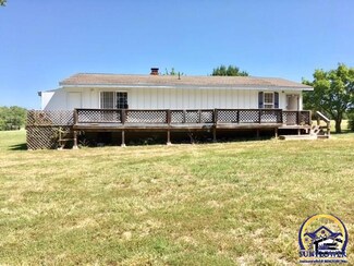 8533 Briarwood Dr, Ozawkie, KS 66070