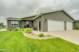 5037 Hitchcock Dr, Bismarck, ND 58503