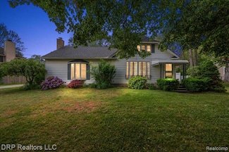 37837 Townhall St, Harrison Township, MI 48045