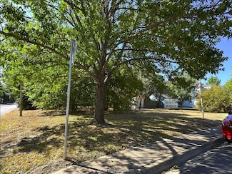 1434 Baker Ave, Bryan, TX 77803