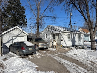 416 6th Ave N, Grand Forks, ND 58203