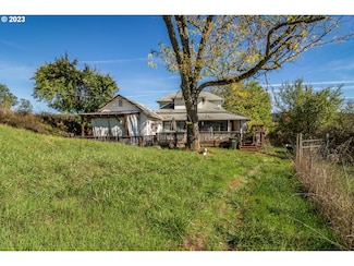 621 Doerner Rd, Roseburg, OR 97471