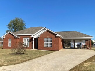 39 Pin Oak Ct, Deatsville, AL 36022