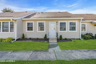 77 Parkway Dr Unit D, Freehold, NJ 07728