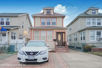 49 Mary St, Staten Island, NY 10304