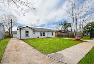 5814 Belneath St, Houston, TX 77033