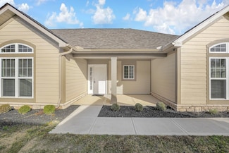 611 Woods Edge Ln, Newark, OH 43055