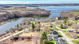 30 Pine St, Thomaston, ME 04861