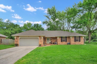 3383 W Vincent Dr, Springfield, MO 65810