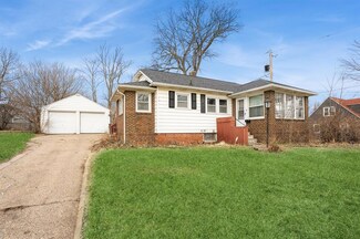 2422 38th St, Des Moines, IA 50310