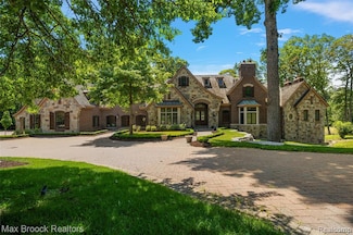 7420 Inner Circle Dr, Bloomfield Hills, MI 48301