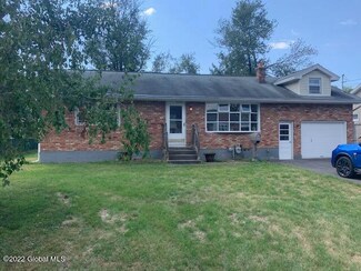 18 Memory Ln, Schenectady, NY 12306
