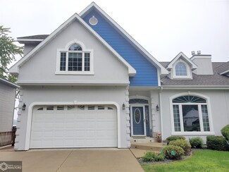 2709 S Lakeview Dr, Clear Lake, IA 50428