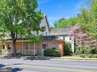307 E Main St, Lititz, PA 17543