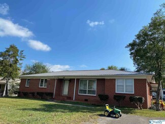 2004 E Willow St, Scottsboro, AL 35768