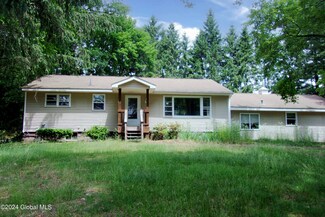 9 Marcel Rd, Clifton Park, NY 12065