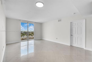 900 SW 8th St Unit 1206, Miami, FL 33130