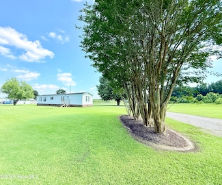 3032 Mobleys Bridge Rd, Grimesland, NC 27837