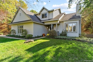 4971 N Tipsico Lake Rd, Hartland, MI 48353