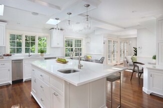 11 Laurel Rd, Chestnut Hill, MA 02467