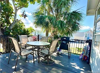 205 Nettles Blvd, Jensen Beach, FL 34957