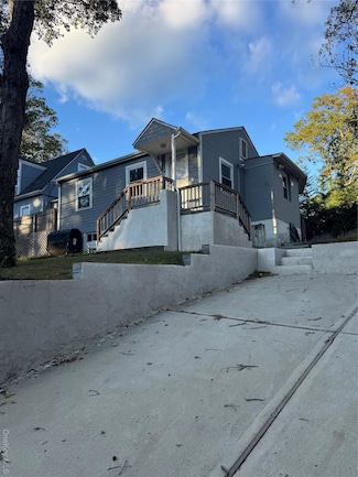 21 Lincoln Dr, Rocky Point, NY 11778