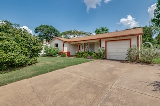 1822 Finley Rd, Irving, TX 75062