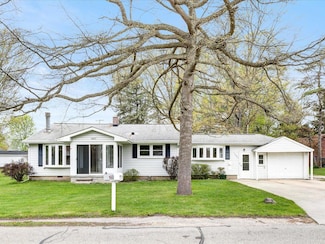 1497 State St, Algonac, MI 48001