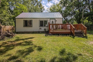 712 S Lagrave St, Paw Paw, MI 49079