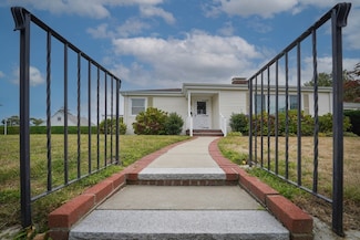 22 Smith St, South Dartmouth, MA 02748