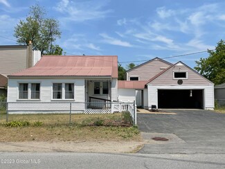 8 Connecticut Ave, Queensbury, NY 12804