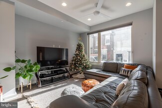 2650 Collins St, Philadelphia, PA 19125