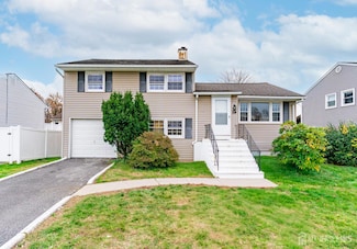 39 Marlboro Ln, Colonia, NJ 07067