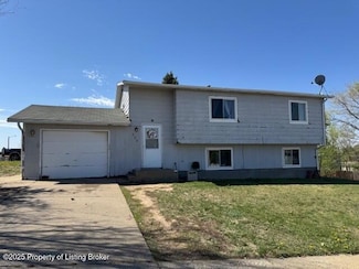 268 17th St E, Dickinson, ND 58601