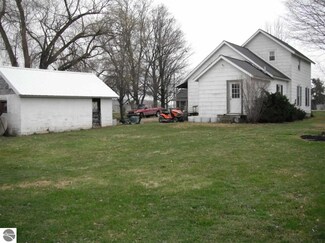 7208 W Harrison Rd, Alma, MI 48801
