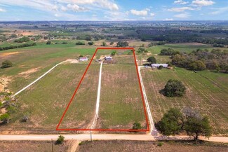2998 County Road 302, Floresville, TX 78114