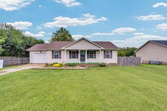 141 Chestnut St, Baxter, TN 38544
