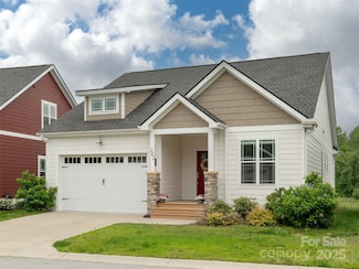 242 Leyland Cir, Hendersonville, NC 28792