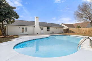 1002 Quail Hollow Dr, Mary Esther, FL 32569